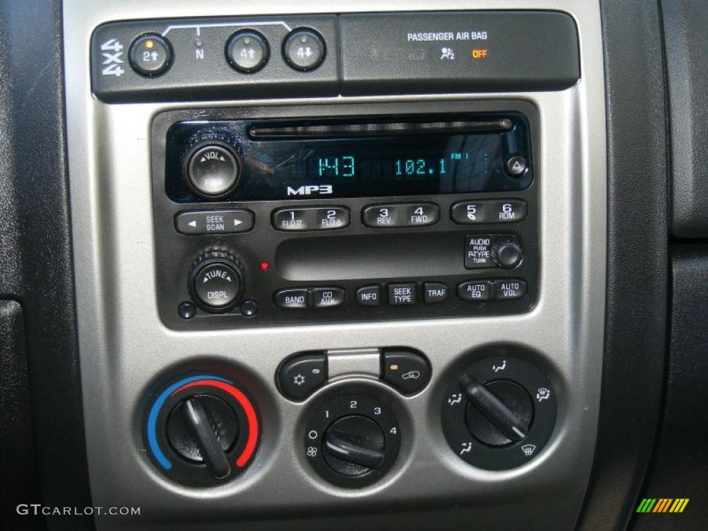 2007 Chevrolet Colorado LT Z71 Extended Cab 4x4 Controls Photo #46123473