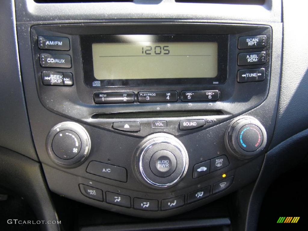 2005 Honda Accord LX Coupe Controls Photo #46124556