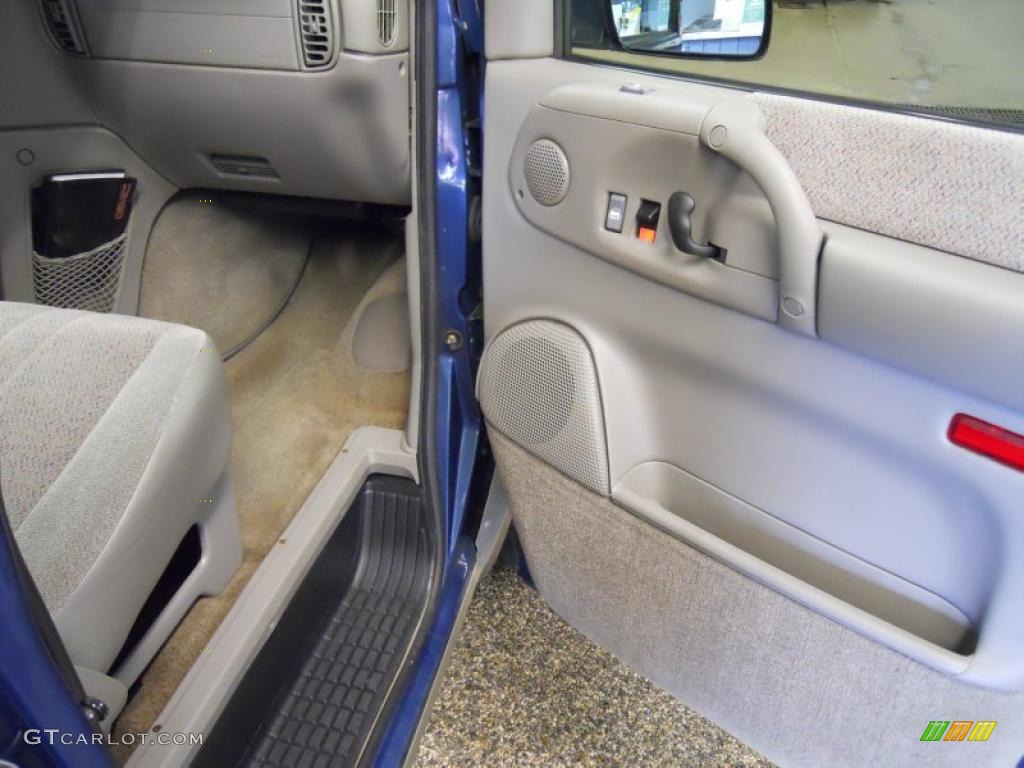 2001 Safari SLE AWD - Cadet Blue Metallic / Pewter photo #15
