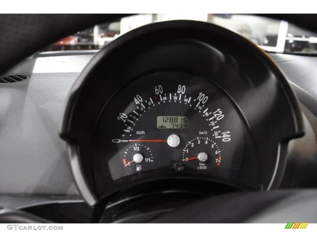 1998 Volkswagen New Beetle 2.0 Coupe Gauges Photo #46127923