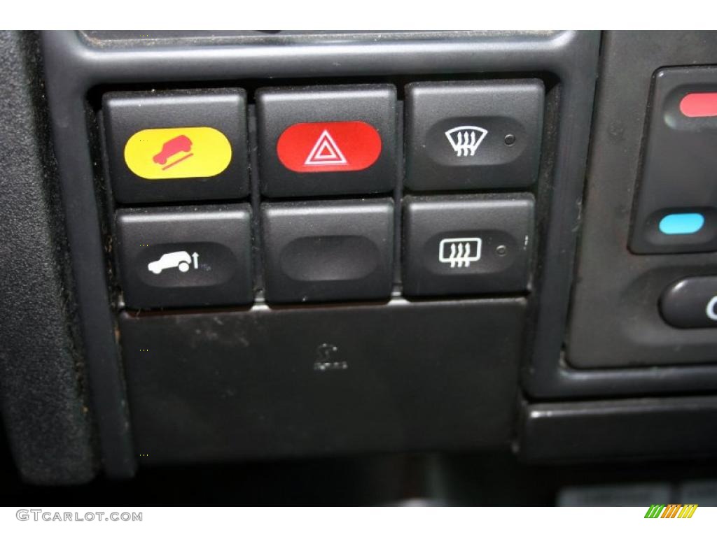 2003 Land Rover Discovery HSE Controls Photo #46128139