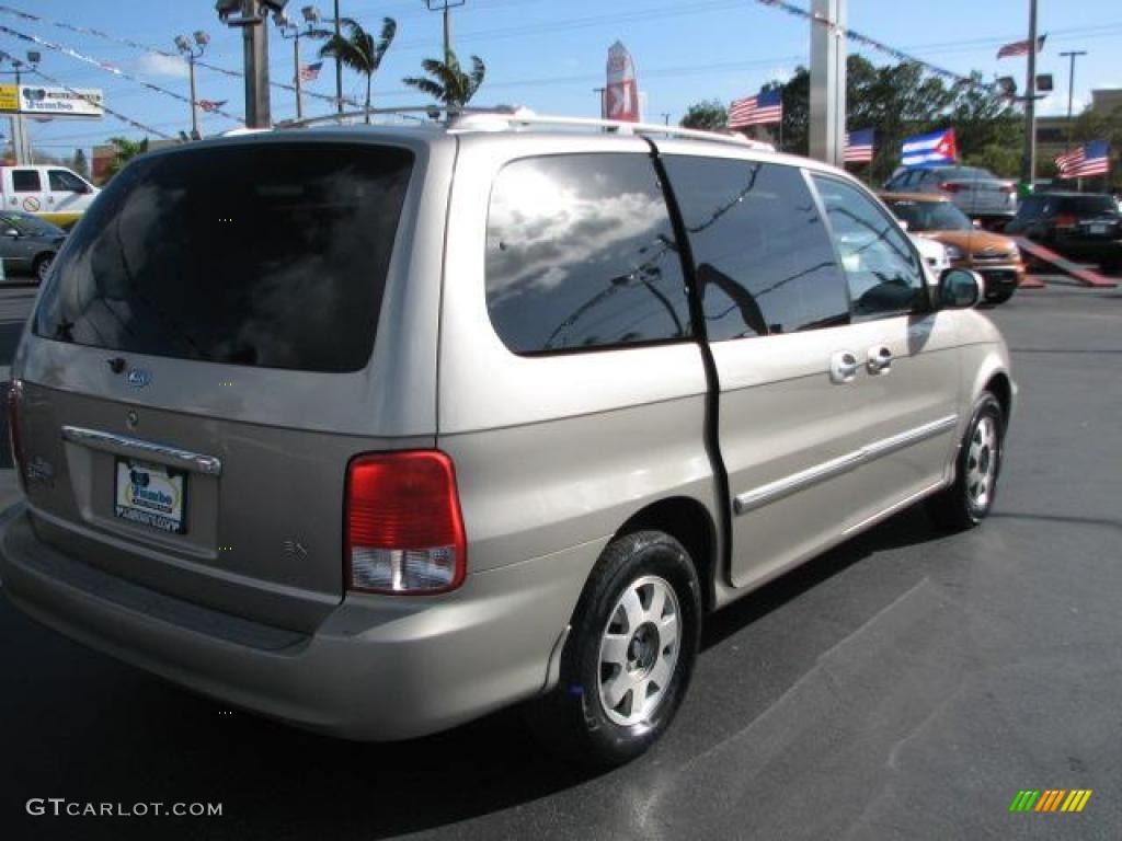 2002 Sedona EX - Silky Beige / Beige photo #11