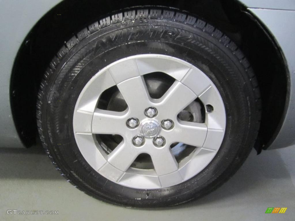 2005 Toyota Prius Hybrid Wheel Photo #46131826