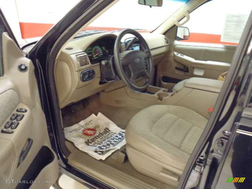 2002 Explorer XLS 4x4 - Black Clearcoat / Medium Parchment photo #13