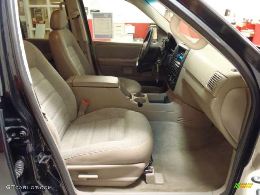 2002 Explorer XLS 4x4 - Black Clearcoat / Medium Parchment photo #22