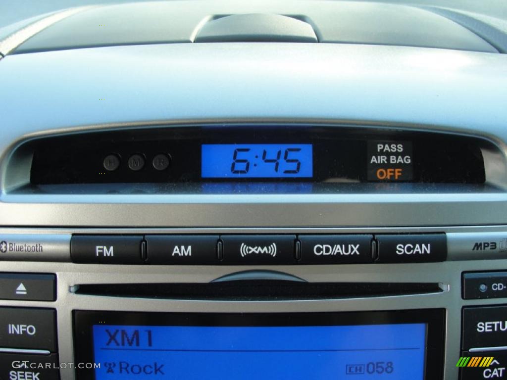 2011 Hyundai Santa Fe SE Controls Photo #46137769