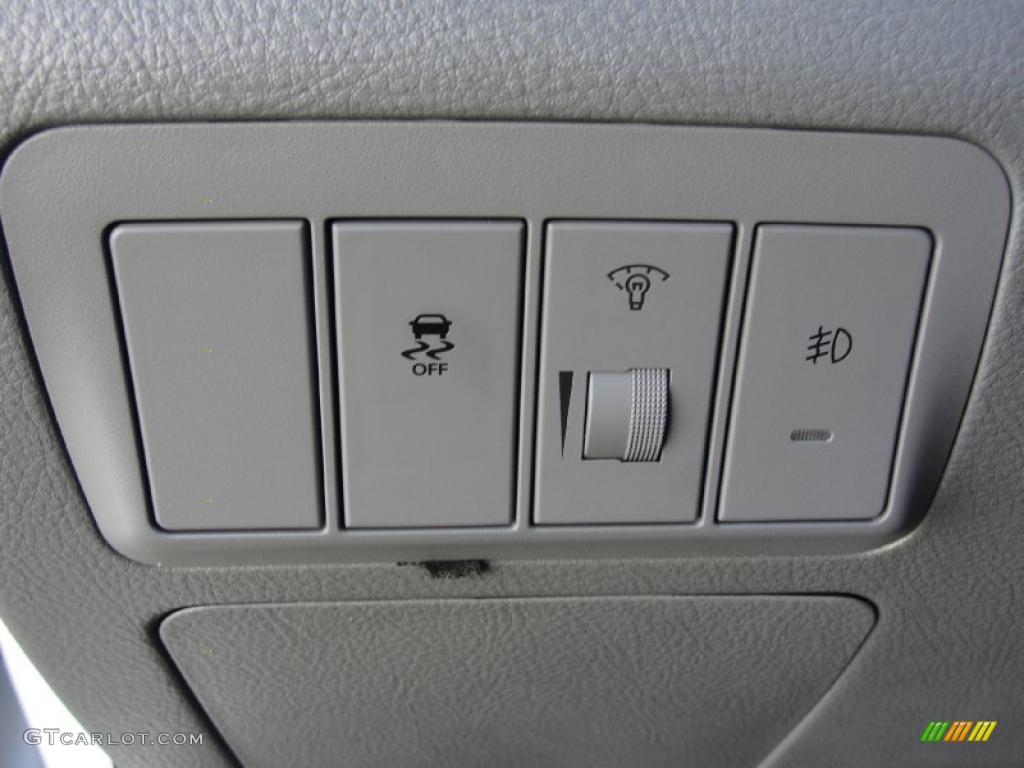 2011 Hyundai Santa Fe SE Controls Photo #46137811