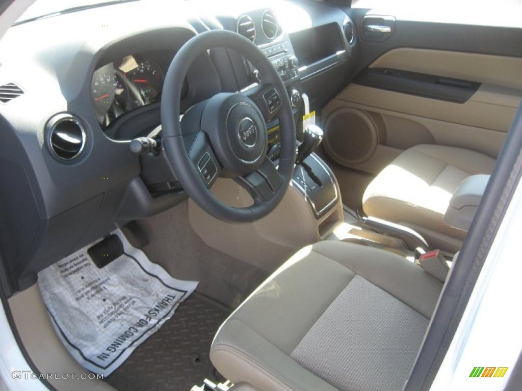 Dark Slate Gray/Light Pebble Beige Interior 2011 Jeep Compass 2.4 Latitude 4x4 Photo #46137922