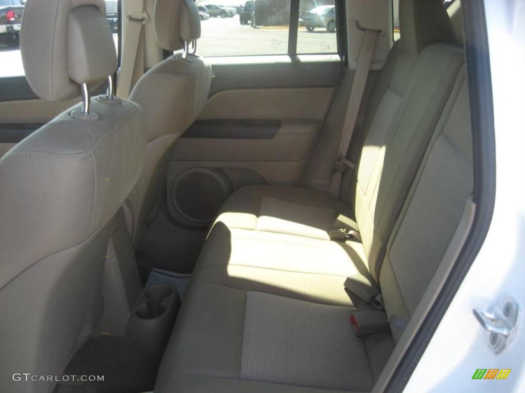 Dark Slate Gray/Light Pebble Beige Interior 2011 Jeep Compass 2.4 Latitude 4x4 Photo #46137931