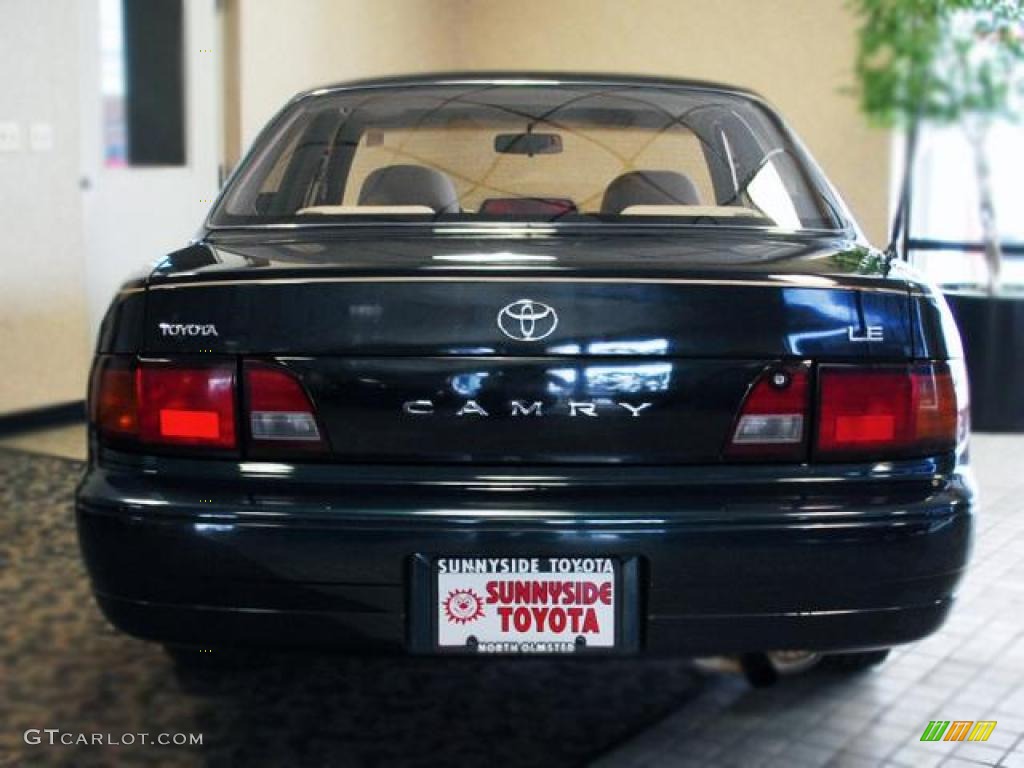 1995 Camry LE Sedan - Dark Emerald Green Metallic / Beige photo #7