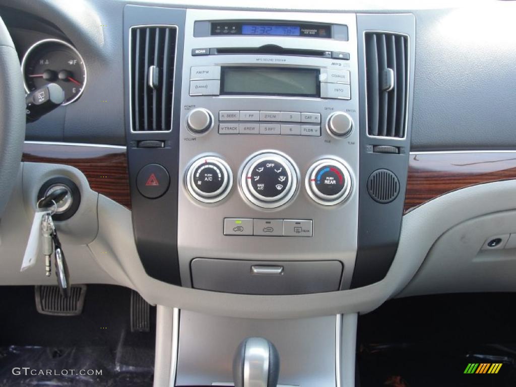 2011 Hyundai Veracruz GLS Controls Photo #46141768