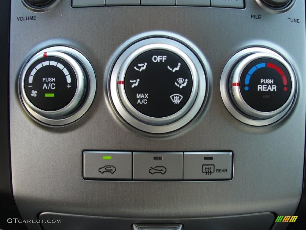 2011 Hyundai Veracruz GLS Controls Photo #46141789
