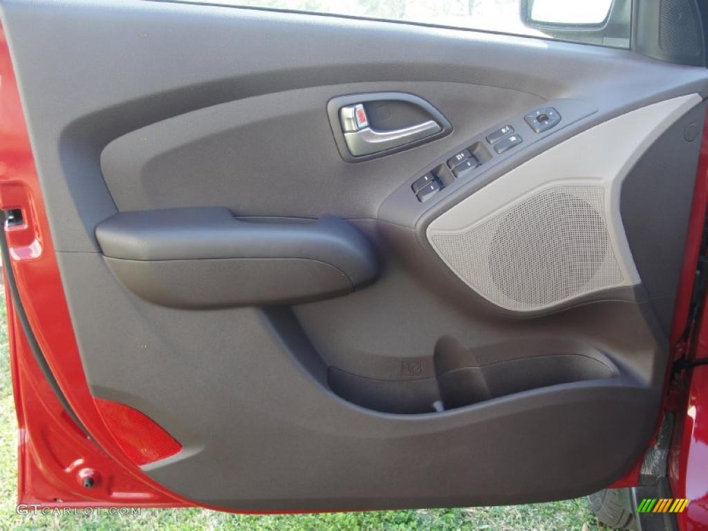 2011 Hyundai Tucson GL Taupe Door Panel Photo #46142140