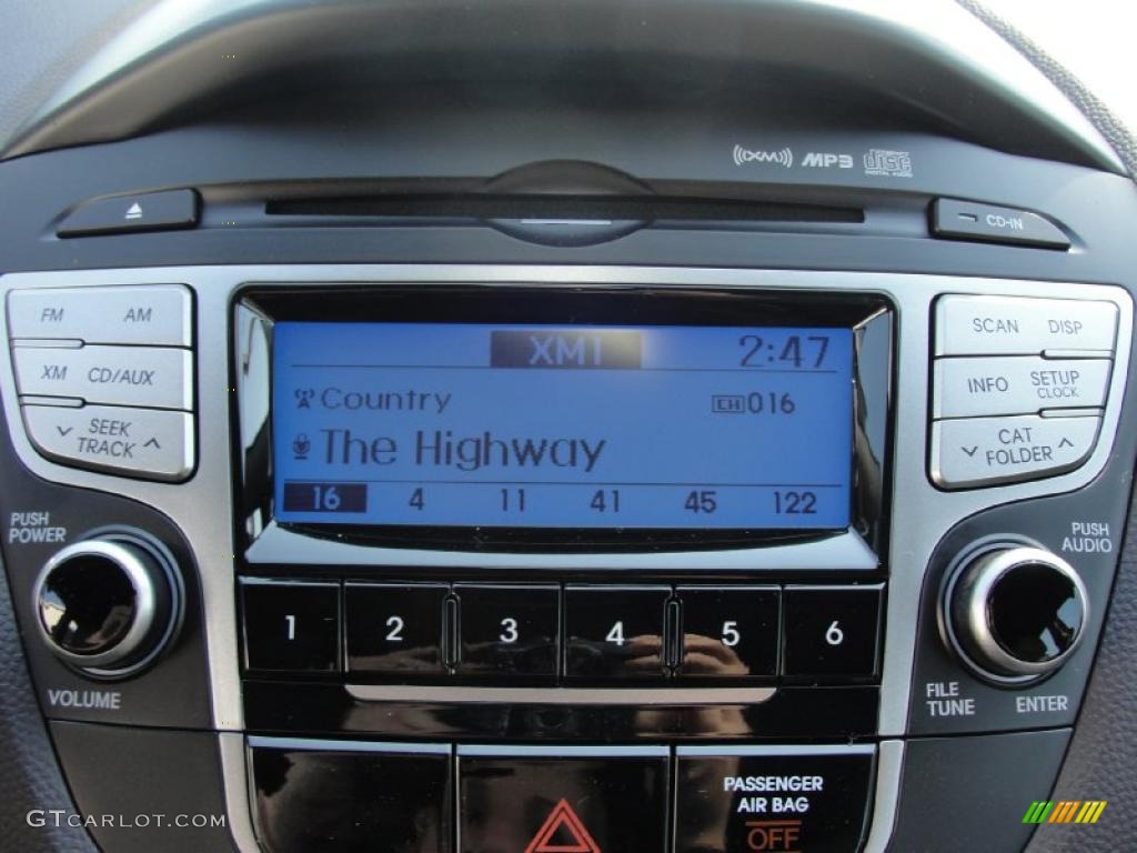 2011 Hyundai Tucson GL Controls Photo #46142206