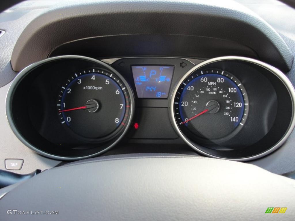 2011 Hyundai Tucson GL Gauges Photo #46142257