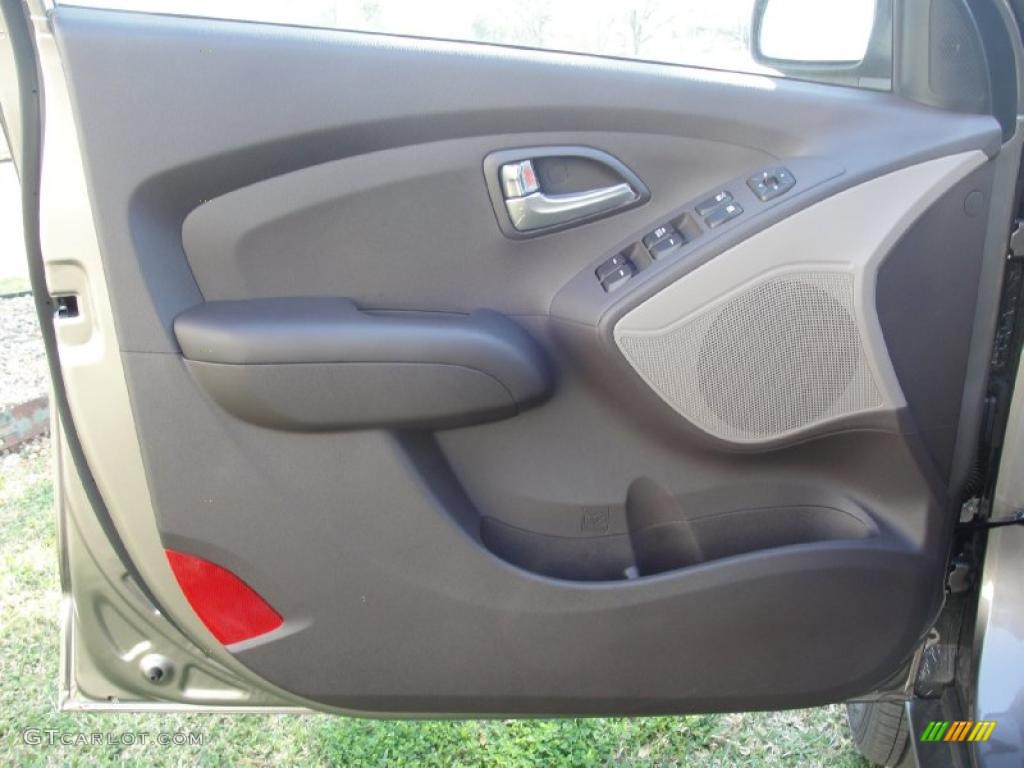 2011 Hyundai Tucson GL Taupe Door Panel Photo #46142554