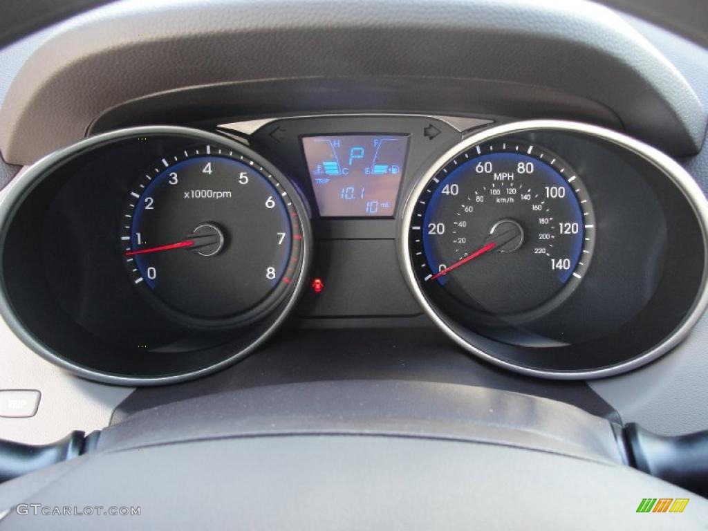 2011 Hyundai Tucson GL Gauges Photo #46142656