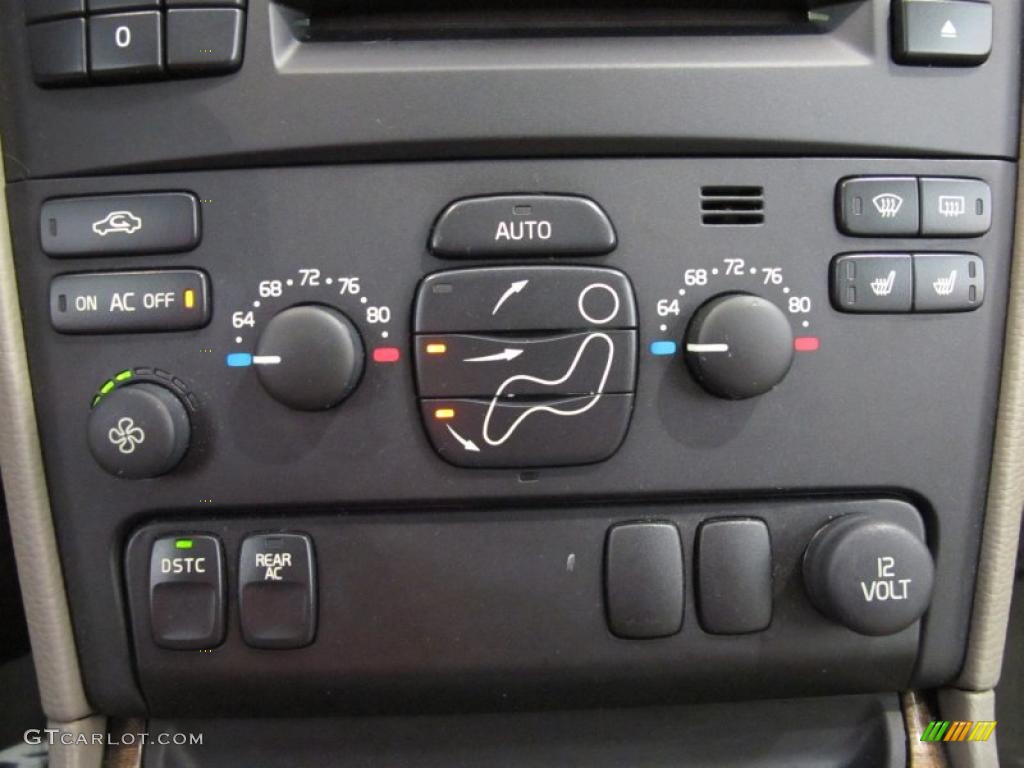 2005 Volvo XC90 2.5T Controls Photo #46144597