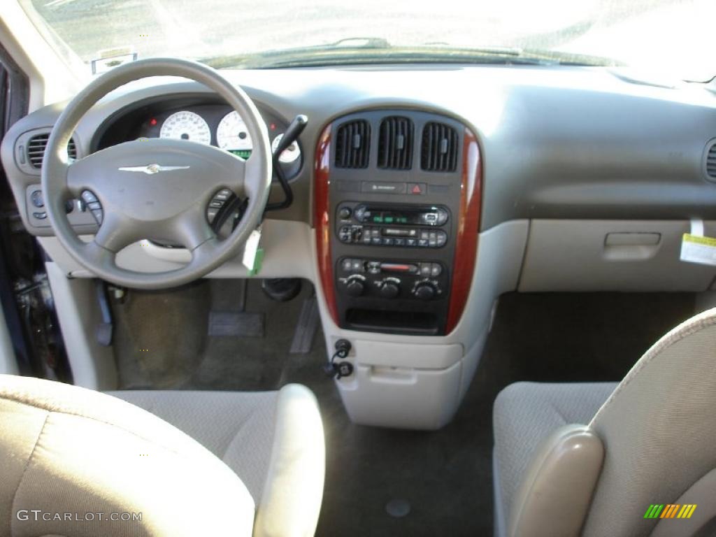 2007 Town & Country LX - Modern Blue Pearl / Dark Khaki/Light Graystone photo #11