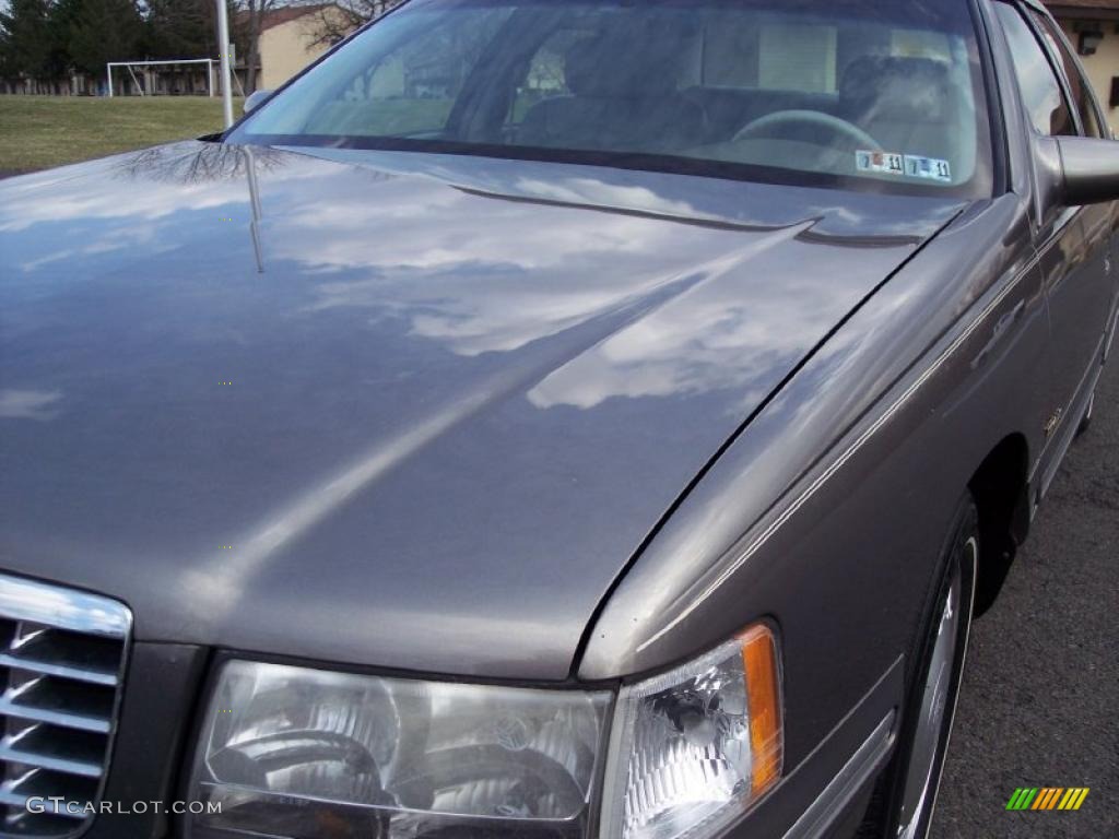 1999 DeVille Sedan - Moonstone / Neutral Shale photo #16