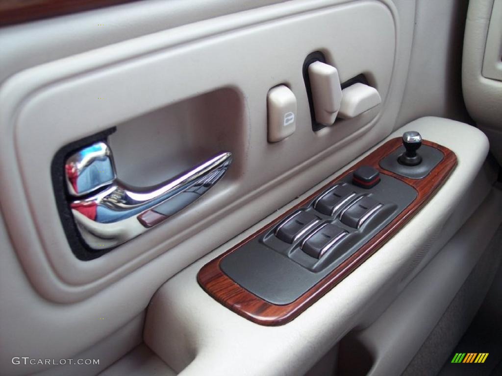 1999 DeVille Sedan - Moonstone / Neutral Shale photo #56