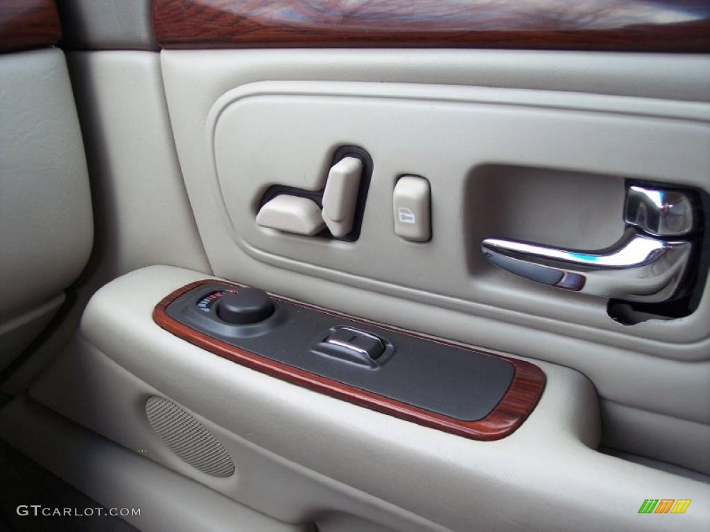 1999 DeVille Sedan - Moonstone / Neutral Shale photo #57