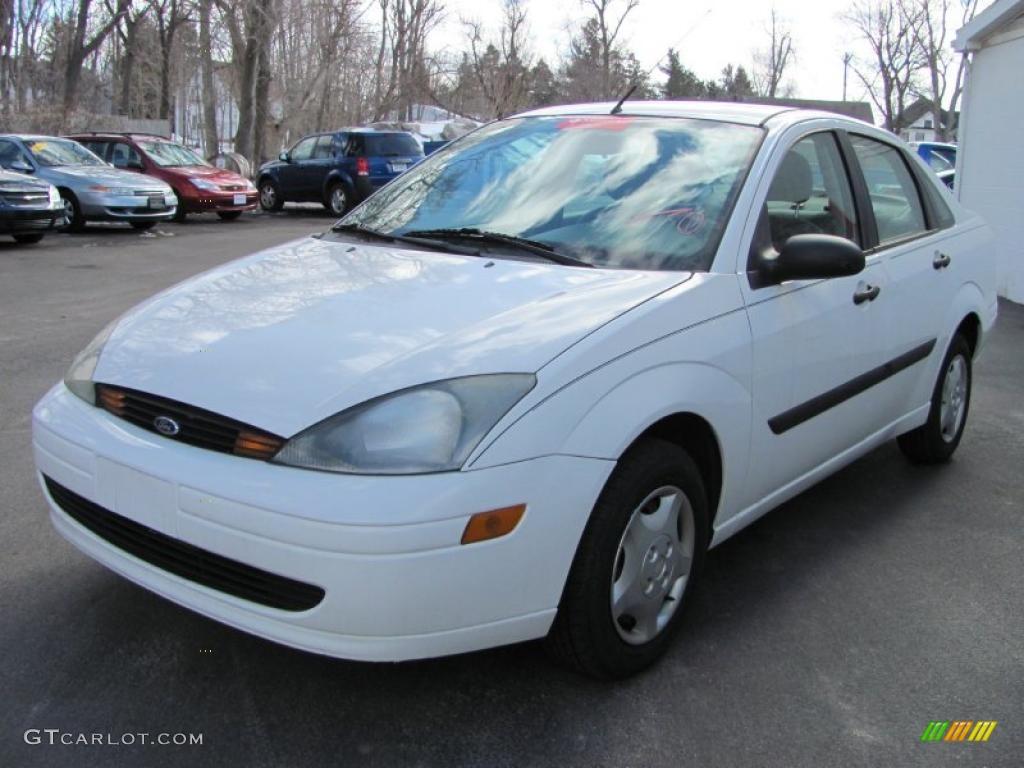 2004 Focus LX Sedan - Cloud 9 White / Medium Graphite photo #1