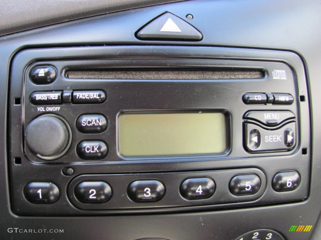 2004 Ford Focus LX Sedan Controls Photo #46159472