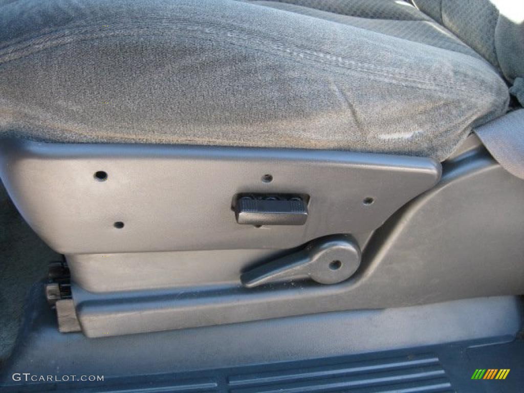 2003 Silverado 1500 LS Crew Cab 4x4 - Dark Gray Metallic / Medium Gray photo #22