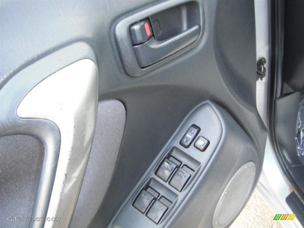 2004 RAV4  - Titanium Metallic / Dark Charcoal photo #17