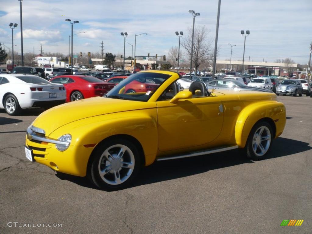 Slingshot Yellow 2004 Chevrolet SSR Standard SSR Model Exterior Photo #46162704