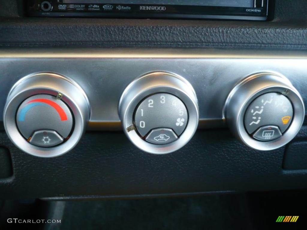 2004 Chevrolet SSR Standard SSR Model Controls Photo #46162893