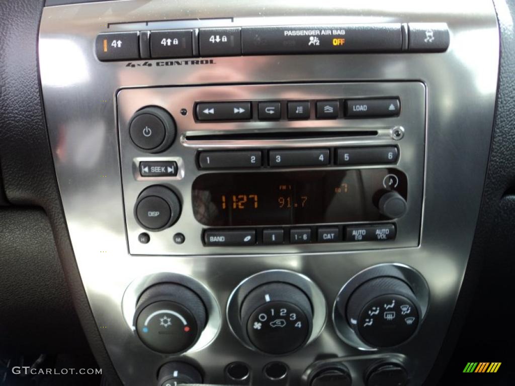 2010 Hummer H3 Alpha Controls Photo #46164381