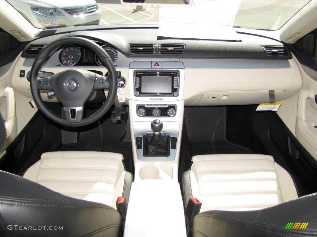 2011 Volkswagen CC R-Line Dashboard Photos