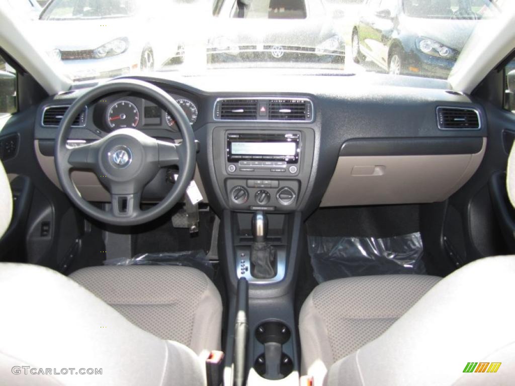 Latte Macchiato Interior 2011 Volkswagen Jetta S Sedan Photo