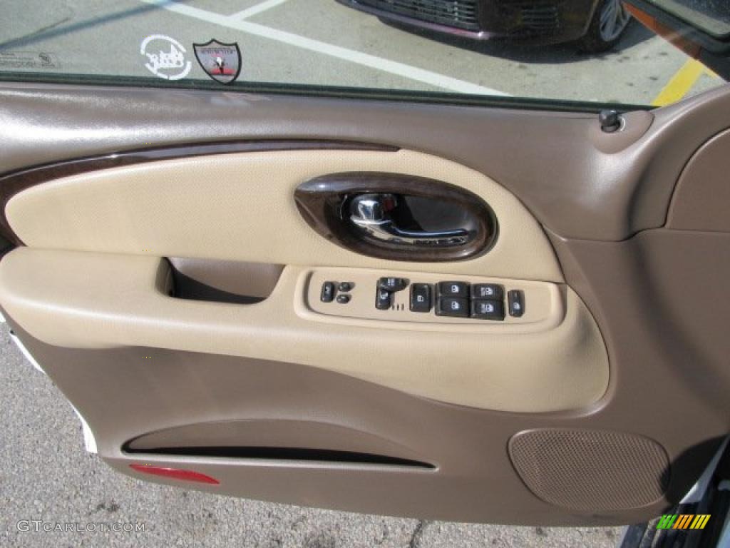 2005 Buick Rainier CXL AWD Cashmere Door Panel Photo #46166635