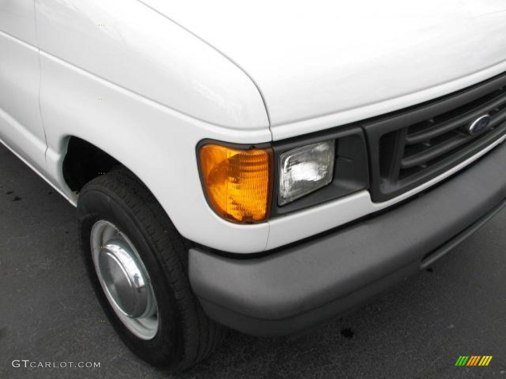 2005 E Series Van E250 Commercial - Oxford White / Medium Flint photo #2