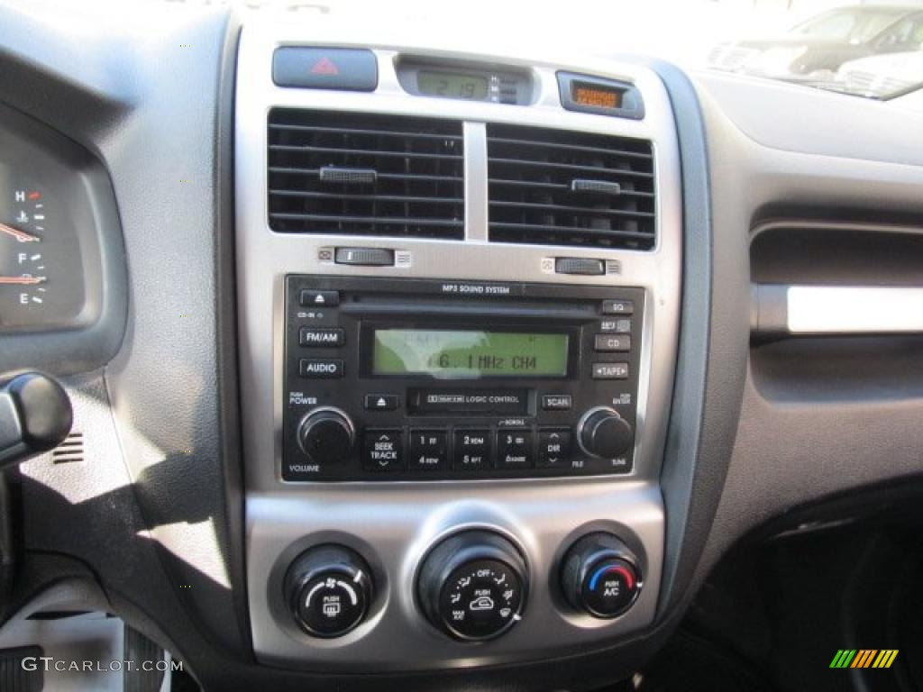 2006 Kia Sportage LX V6 Controls Photo #46167923