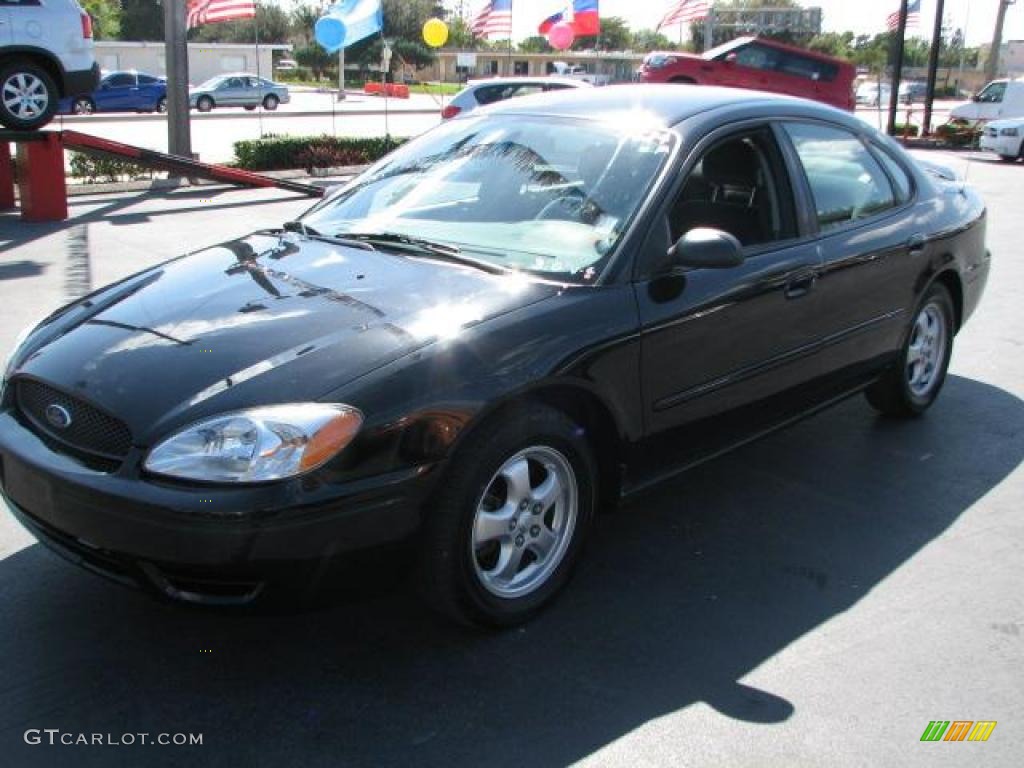 2004 Taurus SE Sedan - Black / Medium Graphite photo #5