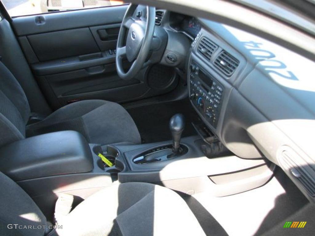 2004 Taurus SE Sedan - Black / Medium Graphite photo #14
