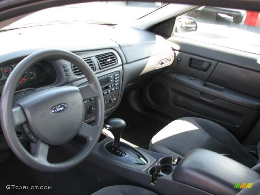 2004 Taurus SE Sedan - Black / Medium Graphite photo #20