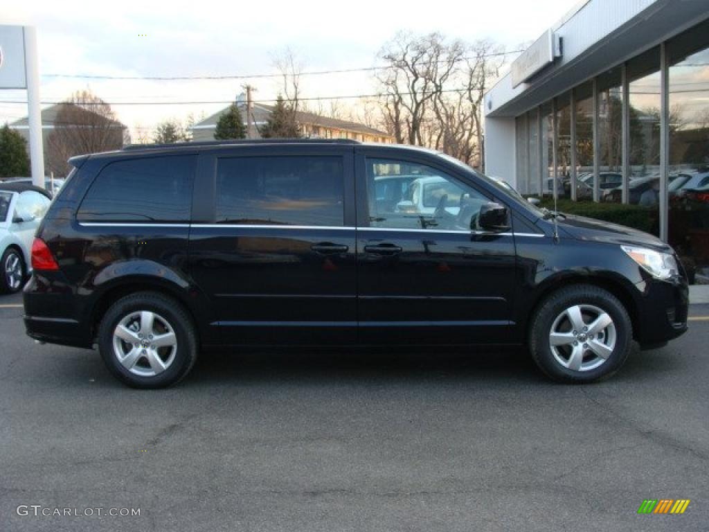 Tanzanite Blue Metallic 2011 Volkswagen Routan SE Exterior Photo #46172154