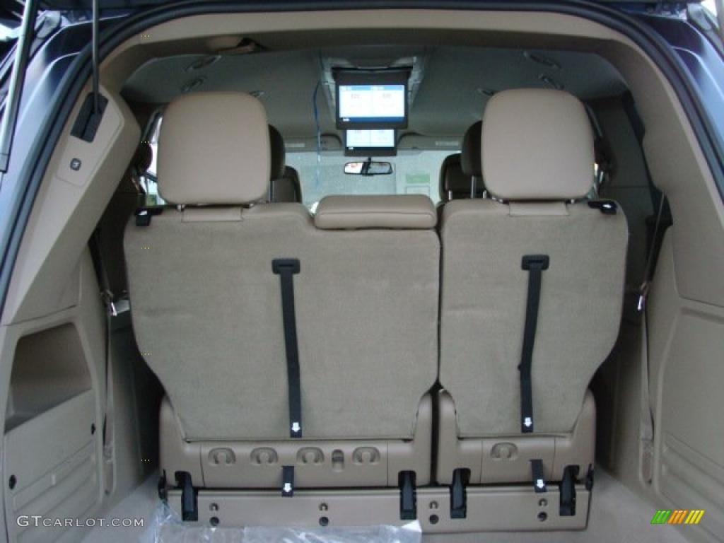 Sierra Stone Interior 2011 Volkswagen Routan SE Photo #46172175