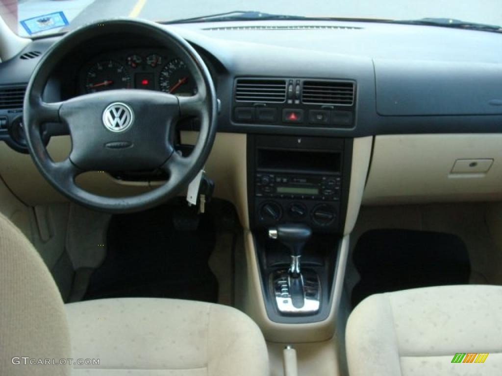 2000 Volkswagen Jetta GL Sedan Beige Dashboard Photo #46172424