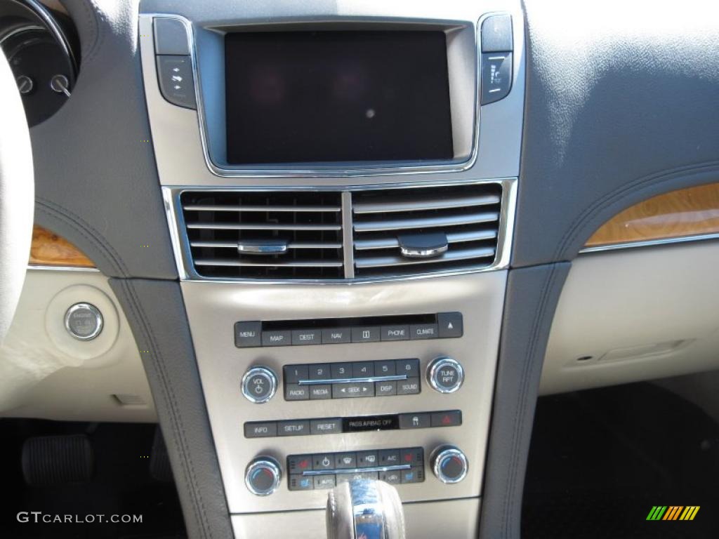 2010 Lincoln MKT AWD EcoBoost Controls Photo #46174043