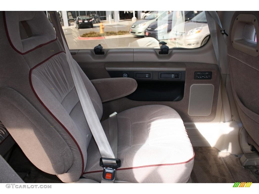 1993 E Series Van E150 Club Wagon Passenger - Electric Current Red Metallic / Beige photo #13