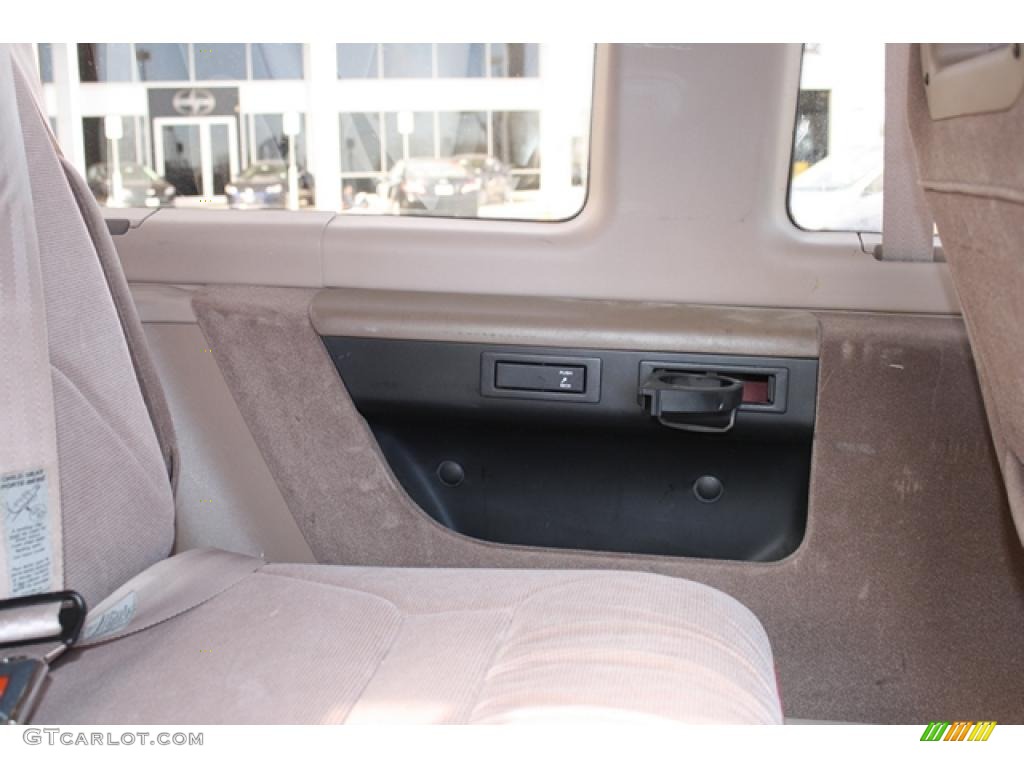 1993 E Series Van E150 Club Wagon Passenger - Electric Current Red Metallic / Beige photo #15
