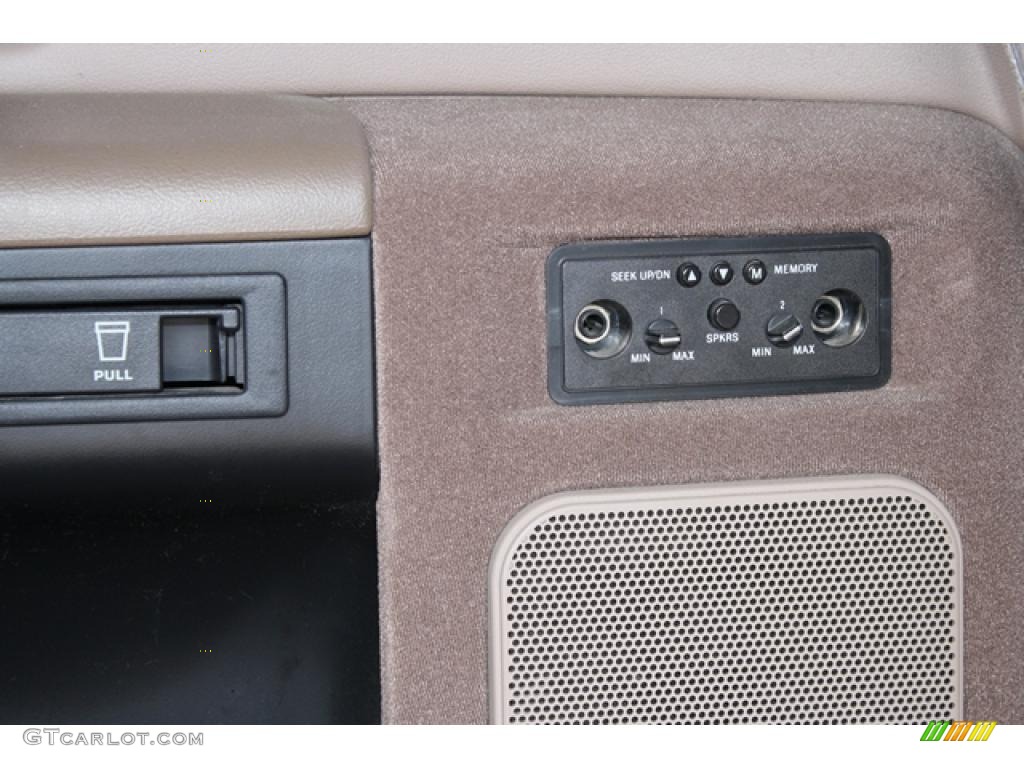 1993 E Series Van E150 Club Wagon Passenger - Electric Current Red Metallic / Beige photo #16