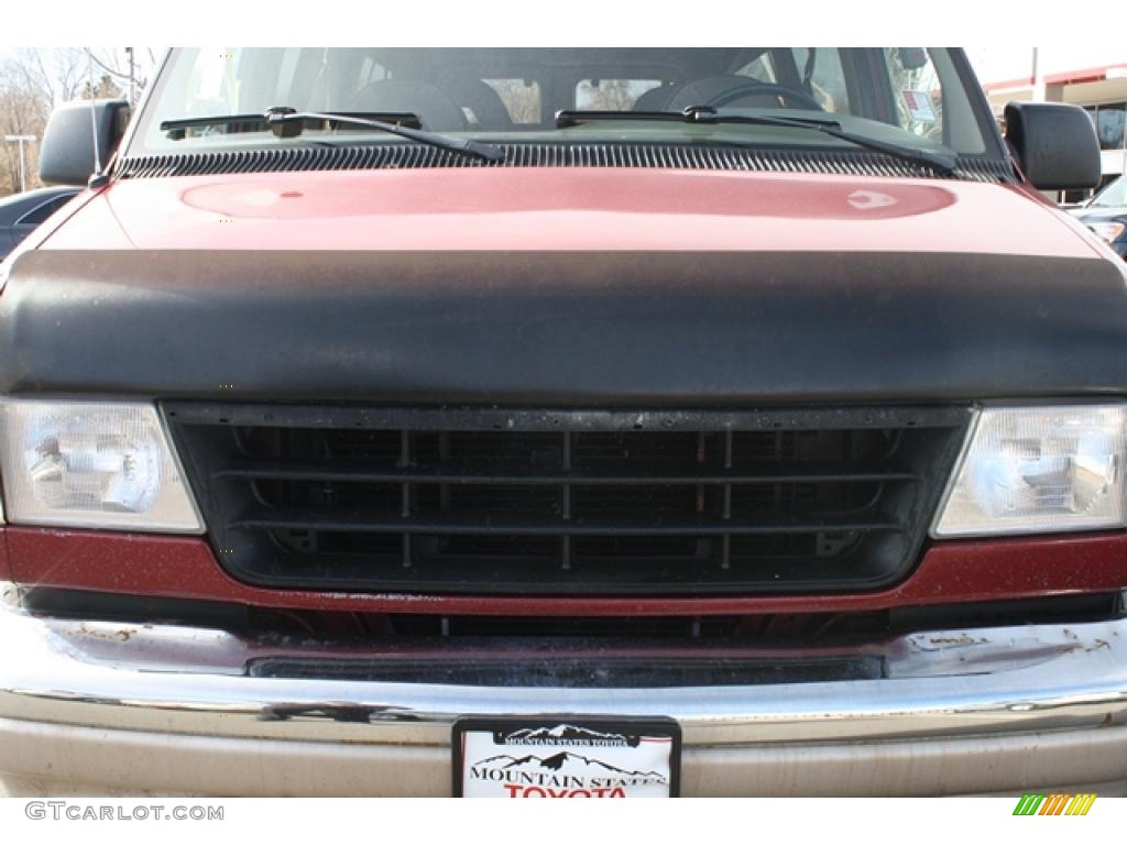 1993 E Series Van E150 Club Wagon Passenger - Electric Current Red Metallic / Beige photo #32