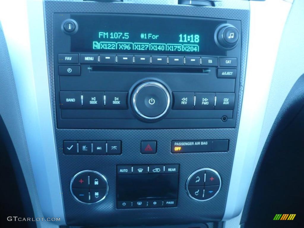 2011 Chevrolet Traverse LTZ AWD Controls Photo #46180944